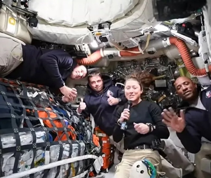 Ay yolculuğuna çıkan NASA astronotları uzaydan bağlandı