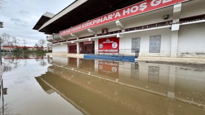 Edirne’de Tunca Nehri taştı: Sular tarihi Er Meydanı’na dayandı