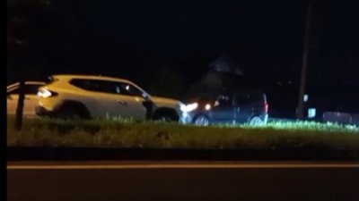 Düzce'de ters yönde seyreden otomobil sürücüsü, susmayan korna sesine aldırış etmedi