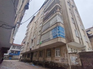 Diyarbakır'da yıkılma tehlikesi olan binadan tahliye