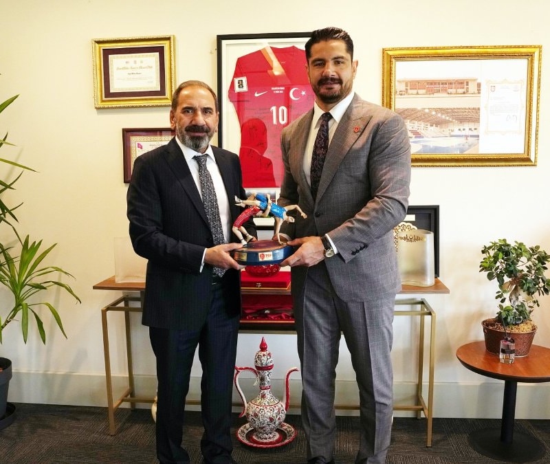 Taha Akgül, TFF Başkan Vekili Mecnun Otyakmaz'ı ziyaret etti