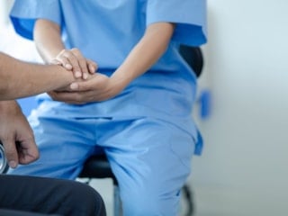 Genç erkeklerin hafife almaması gereken tehlike: Varikosel