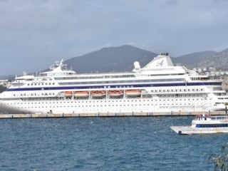 Bodrum'a sezonun ilk kruvaziyeri demirledi