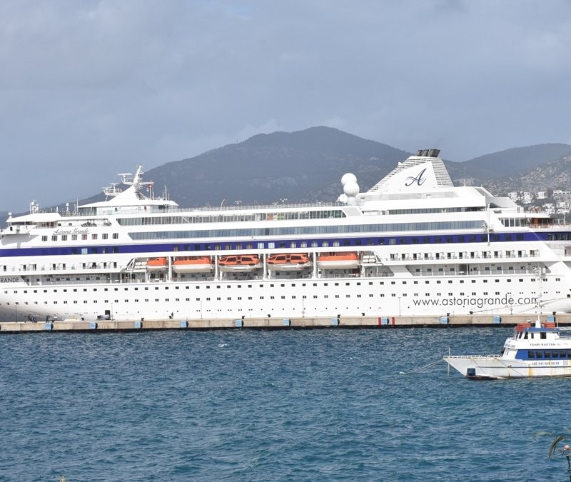 Bodrum'a sezonun ilk kruvaziyeri demirledi