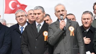 Ankara-İzmir hattını 3.5 saate indirecek olan YHT projesi yılda 13 milyondan fazla yolcu taşıyacak