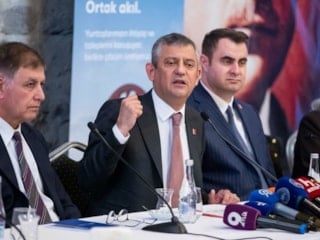 Özgür Özel'den Romanlara TBMM'de temsil ve bütçe garantisi