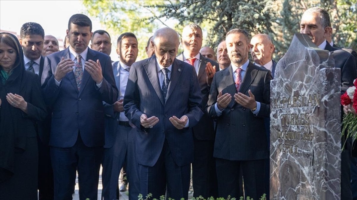 Devlet Bahçeli'den, Alparslan Türkeş'in vefat yıl dönümü için anma mesajı