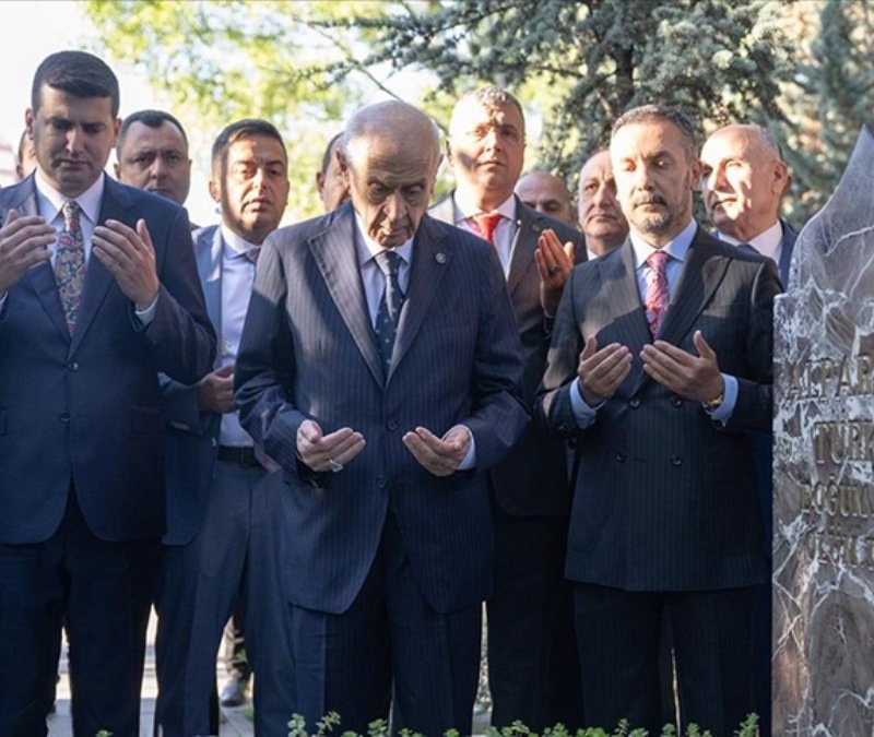 Devlet Bahçeli'den, Alparslan Türkeş'in vefat yıl dönümü için anma mesajı