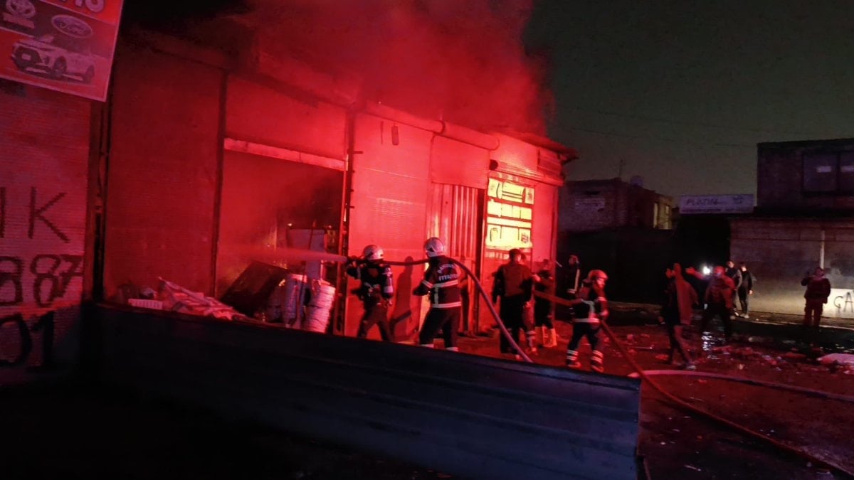 Şanlıurfa'da hurdacı dükkanında yangın