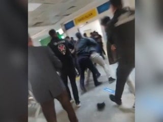 Şanlıurfa'da husumetli aileler hastanede kavga etti