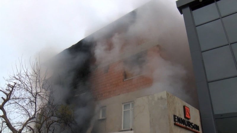 İstanbul'da hurdalıkta çıkan yangın kontrol altına alındı