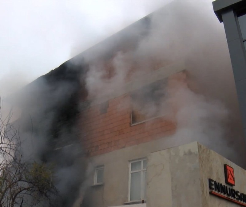 İstanbul'da hurdalıkta çıkan yangın kontrol altına alındı