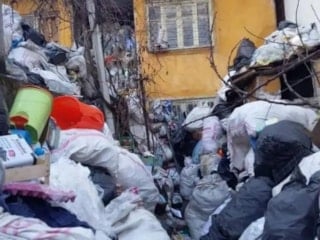 Avcılar’da 4 daire çöp ev oldu: 3 kamyon atık çıkarıldı