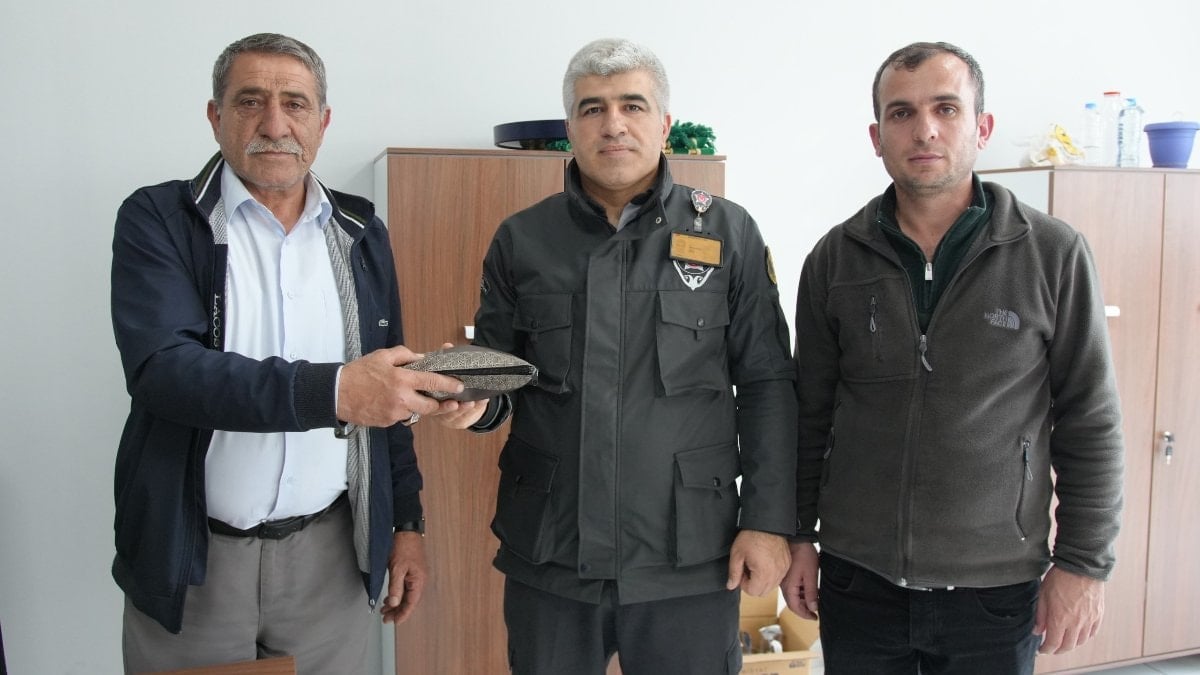 Batman'da otobüste unutulan 600 bin TL, sahibine teslim edildi