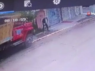 Kocaeli'de freni boşalan kamyonun altında kalan yaşlı adam hayatını kaybetti