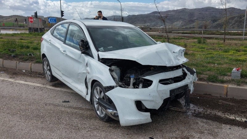 Kırıkkale’de kavşakta zincirleme kaza: 7 yaralı
