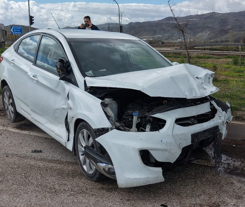 Kırıkkale’de kavşakta zincirleme kaza: 7 yaralı
