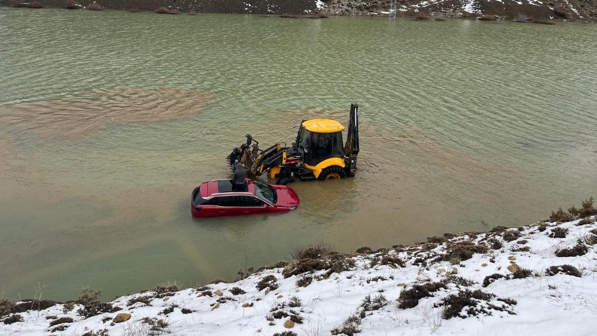 Yayla yolu göle döndü: Konya’da araçta mahsur kalan aile kurtarıldı