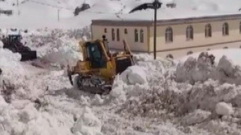 Nemrut’ta kar duvarları: Kalınlık 5 metreye ulaştı