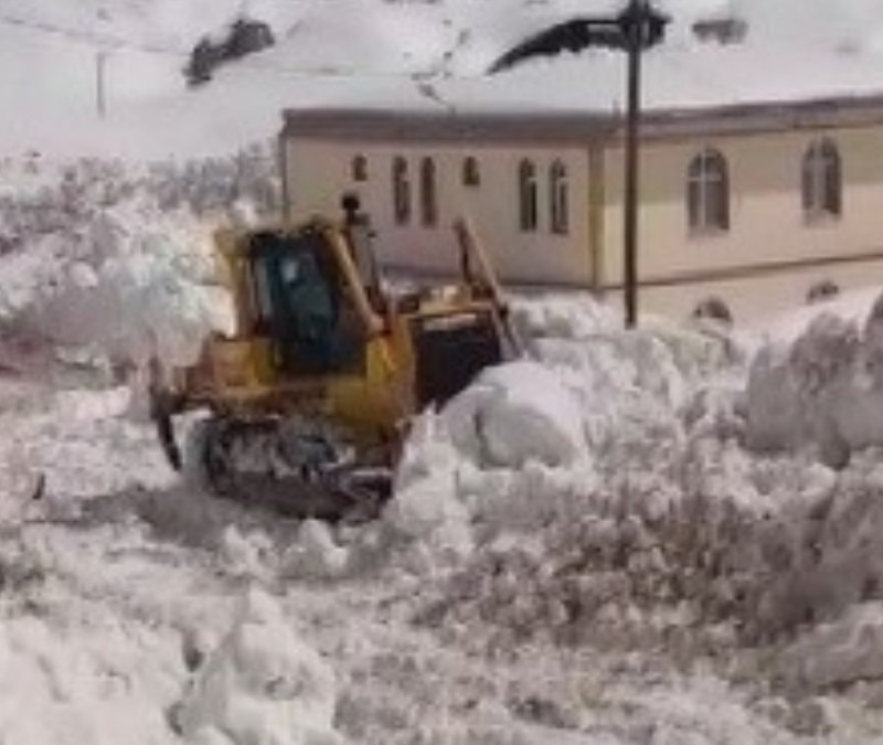 Nemrut’ta kar duvarları: Kalınlık 5 metreye ulaştı