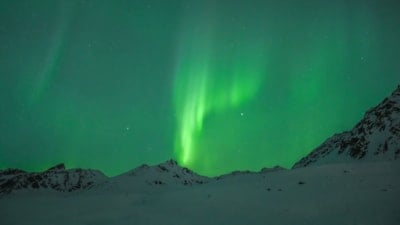 Alaska semalarında Aurora Borealis görsel şölen sundu