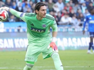 Kasımpaşa kalecisi Gianniotis kendi kalesinden gol attı!