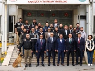 Mersin Limanı’nda 19 kilo kokain ele geçirildi, vali ekibi kutladı