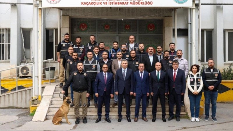 Mersin Limanı’nda 19 kilo kokain ele geçirildi, vali ekibi kutladı