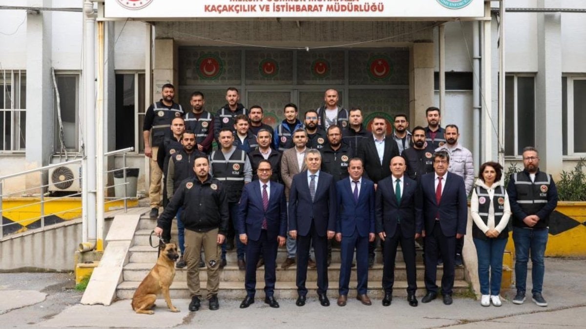 Mersin Limanı’nda 19 kilo kokain ele geçirildi, vali ekibi kutladı