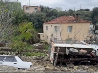 Söke’de aşırı yağış, hayatı felç etti