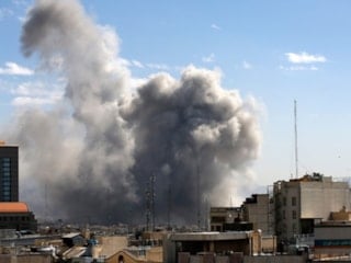 İran: Büyükelçiliklerimize saldırırsanız İsrail büyükelçiliklerini hedef alırız