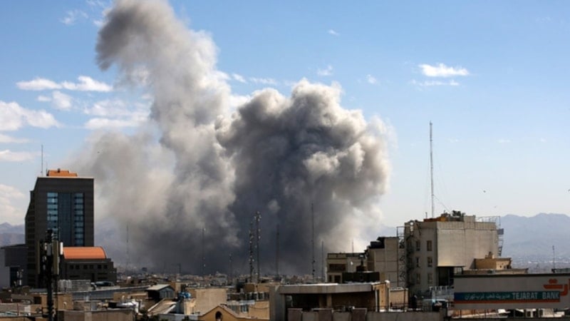 İran: Büyükelçiliklerimize saldırırsanız İsrail büyükelçiliklerini hedef alırız