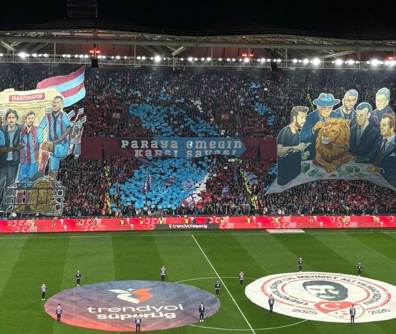 Trabzonspor taraftarından Galatasaray maçı öncesi koreografi!