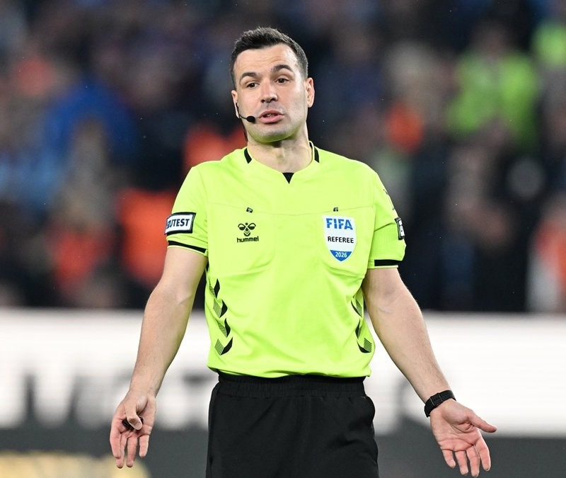 Hakem kararı değiştirmedi! Trabzonspor - Galatasaray maçında VAR'a gidildi