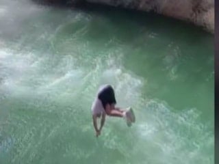 Mersin'de Berdan Çayı’na atlayan genç akıntıya kapılarak kayboldu