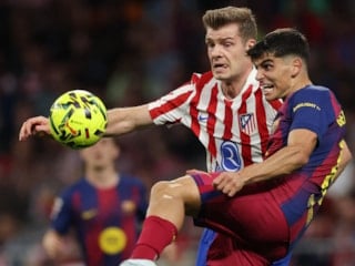 Barcelona, deplasmanda Atletico Madrid'i yenerek arayı açtı