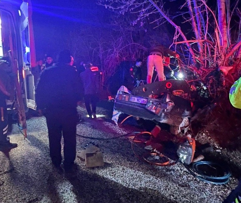 Antalya'da trafik kazasında 3 kişi hayatını kaybetti