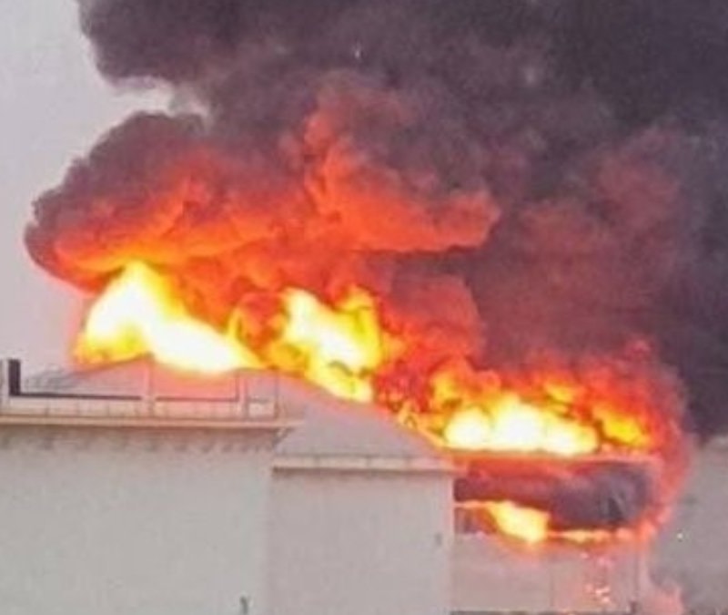 Bahreyn’e yapılan İran saldırıları yangına yol açtı