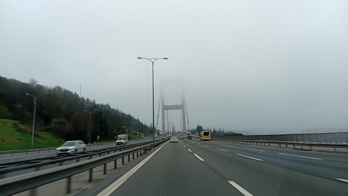 İstanbul'da sis etkisini gösteriyor