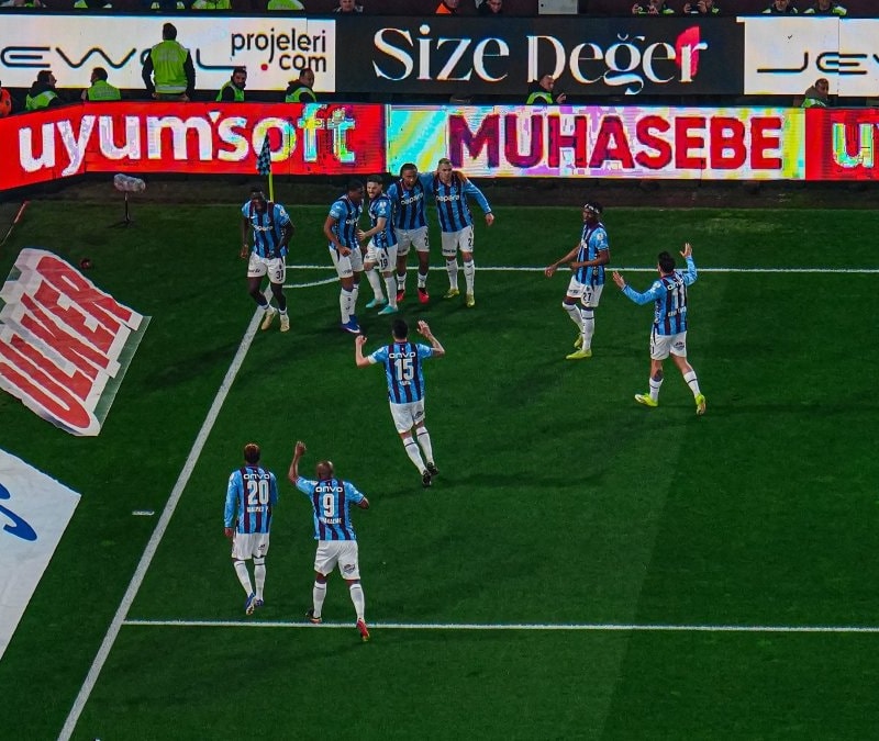 Trabzonspor, Galatasaray'ı yenerek şampiyonluk iddiasını güçlendirdi