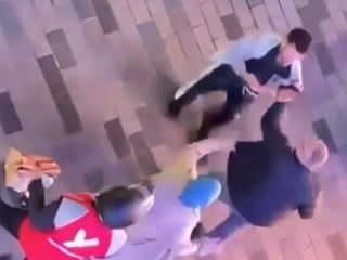 İstanbul'da alışveriş merkezinde yumruklu kavga