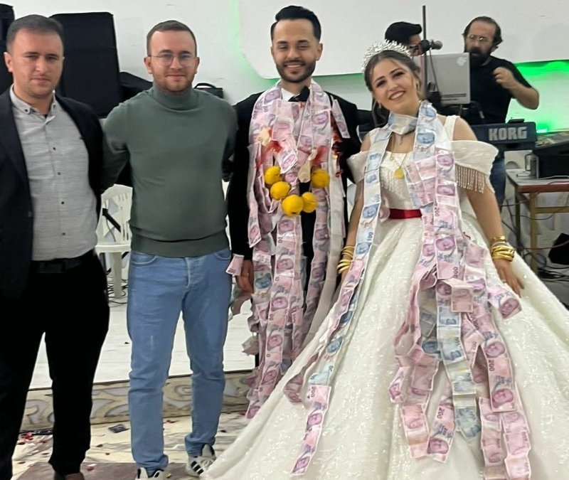 Manisa'da damada altın yerine ayva taktılar