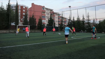 Uzmanlar uyardı: Halı saha maçları gizli kalp hastalıklarını tetikliyor