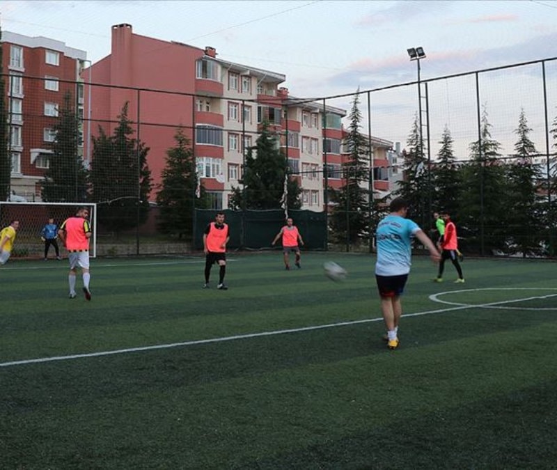 Uzmanlar uyardı: Halı saha maçları gizli kalp hastalıklarını tetikliyor