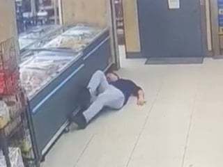 İstanbul'da kendilerinden şüphelenen çalışanı dövdüler