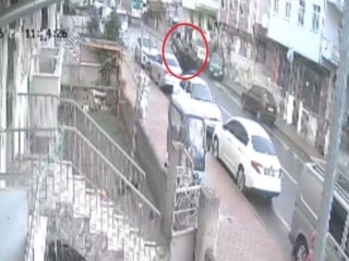 Kayseri'de park halindeki araca çarpan otomobil takla attı