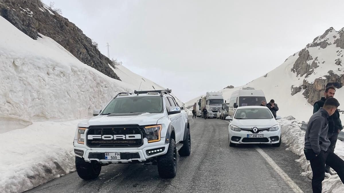 Hakkari- Şırnak kara yolu çığ nedeniyle kapandı