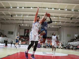 Anadolu Efes'ten Aliağa Petkimspor'a 25 sayılık fark!