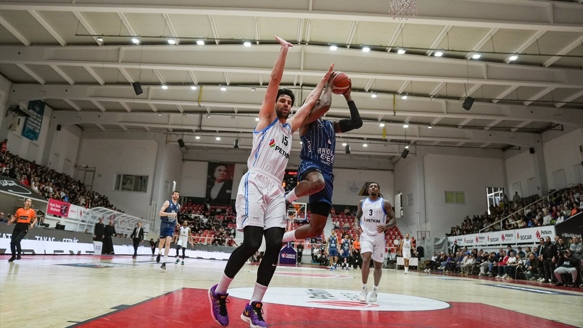 Anadolu Efes'ten Aliağa Petkimspor'a 25 sayılık fark!