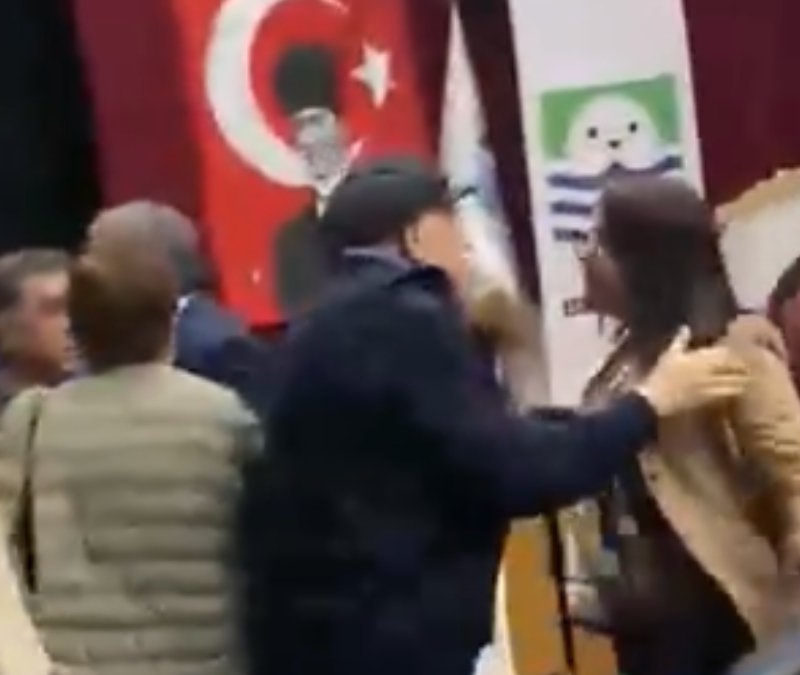 Atatürkçü Düşünce Derneği'nin İzmir seçimlerinde kavga